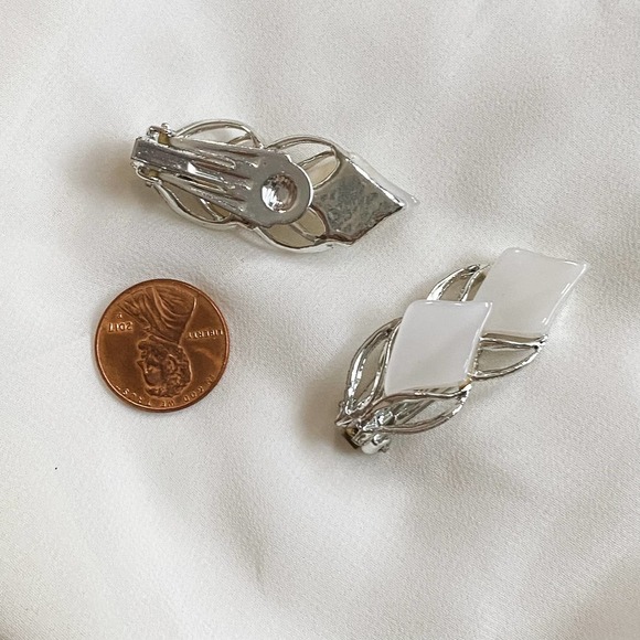 VTG Silver White Double Diamond Clip Earrings - Picture 2 of 7